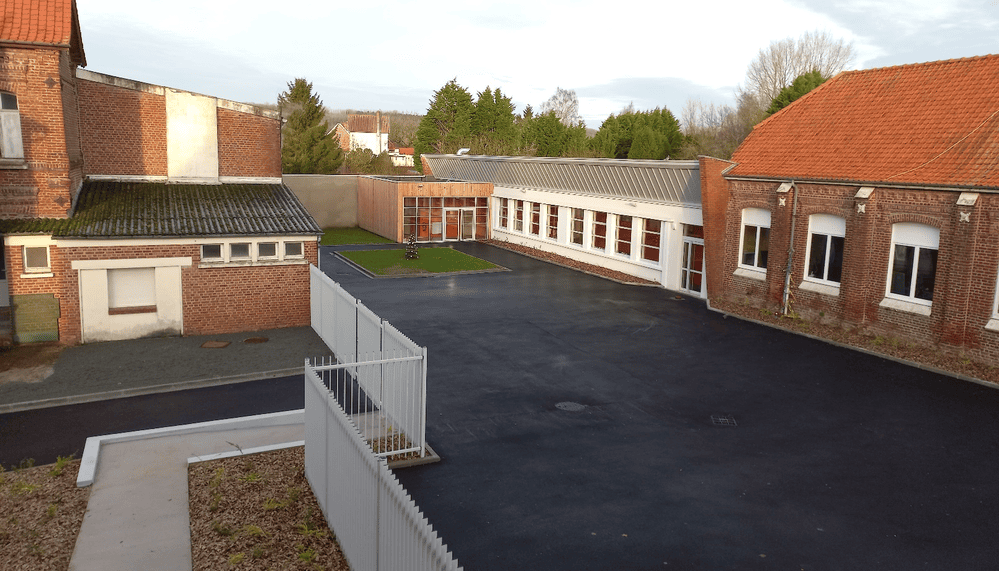 Groupe Scolaire de La Comté façade 1