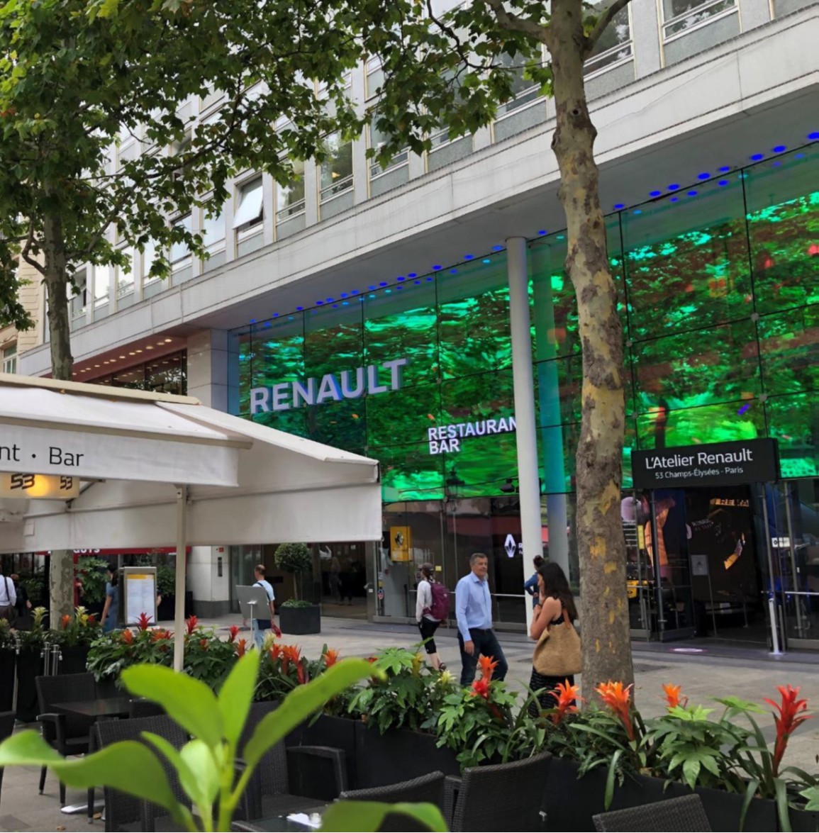 Façade Atelier Renault des Champs Elysées Paris